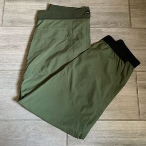 Quicksilver man jogging 34